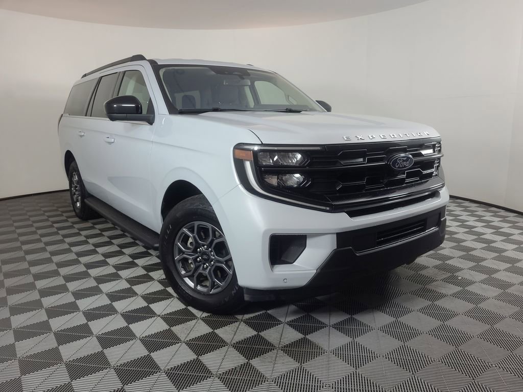Used 2025 Ford Expedition Max Active AWD/4WD image 1