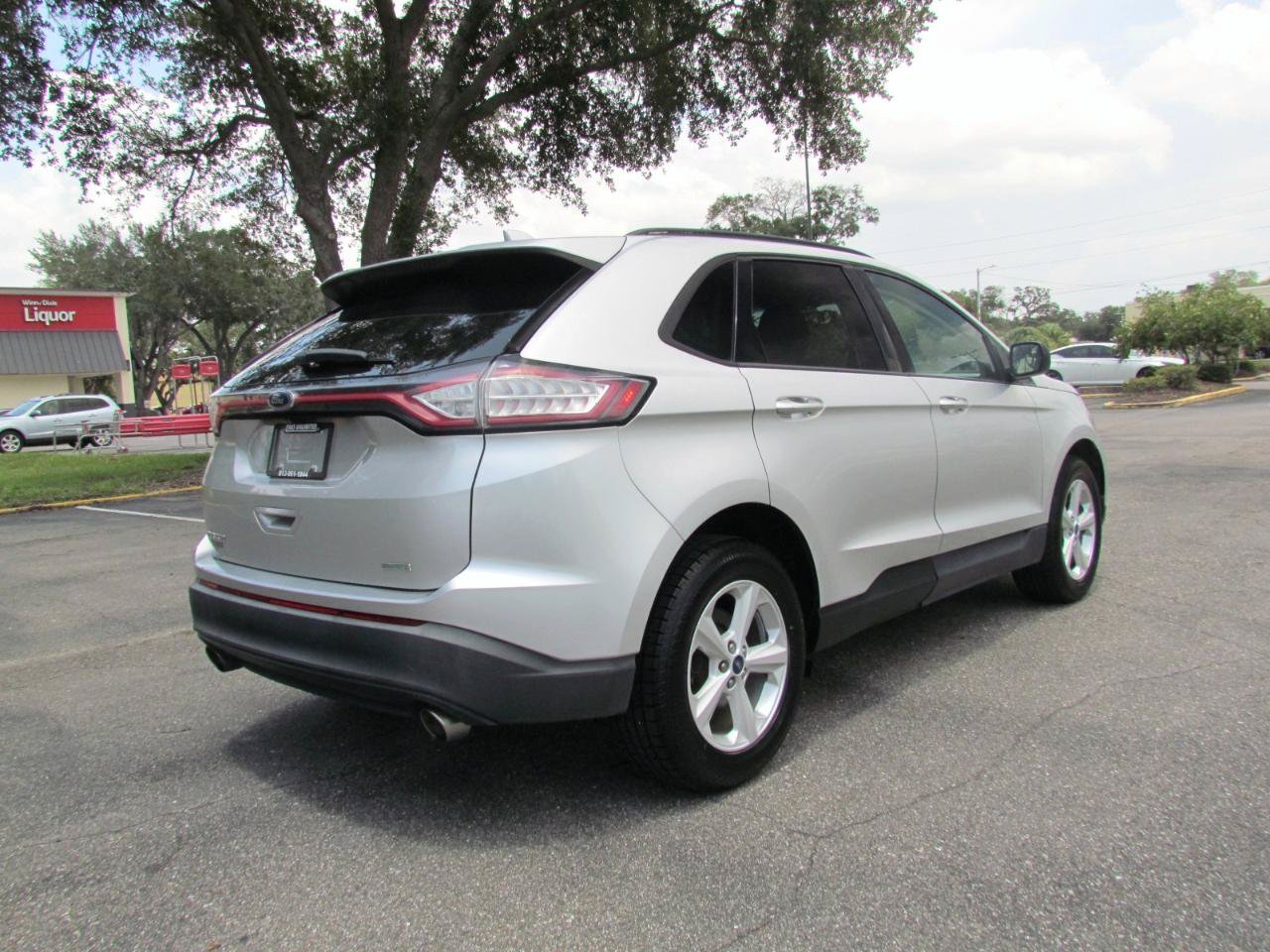 Used 2018 Ford Edge SE FWD image 9