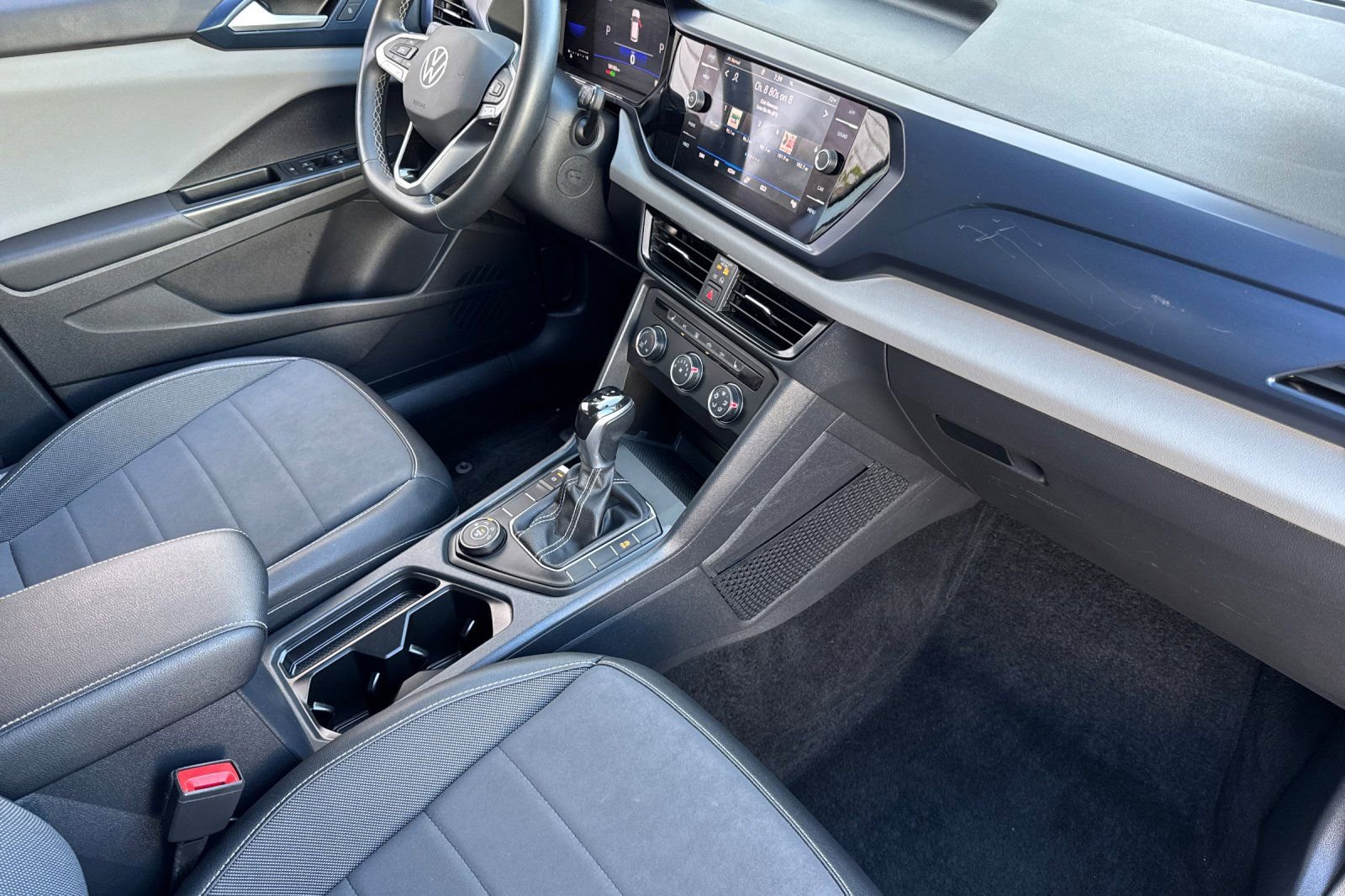 Used 2022 Volkswagen Taos SE image 16