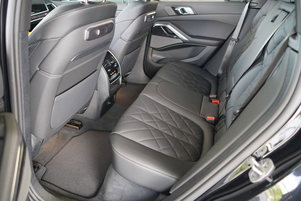 New 2026 BMW X6 xDrive40i w/ Climate Comfort Package image 18