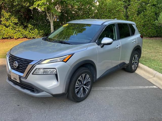 Used 2022 Nissan Rogue SV FWD image 2