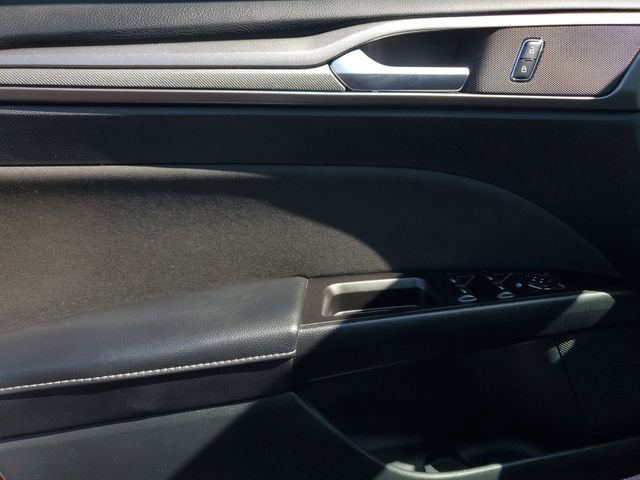 Used 2017 Ford Fusion SE w/ Fusion SE Technology Package image 20