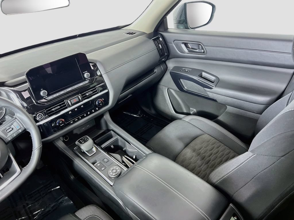 Used 2024 Nissan Pathfinder SV w/ SV Premium Package AWD/4WD image 23