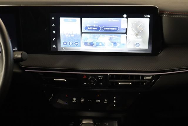 Used 2025 Nissan Kicks SR FWD image 25