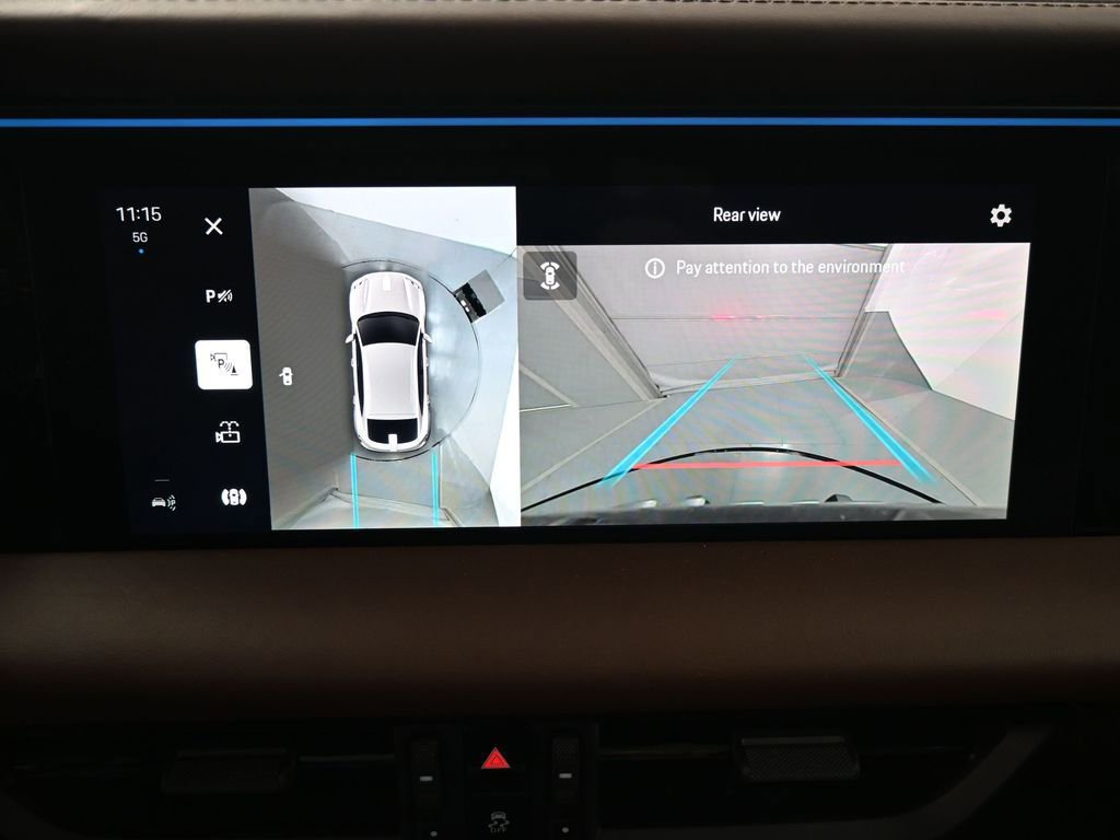 Certified 2025 Porsche Macan Electric image 21