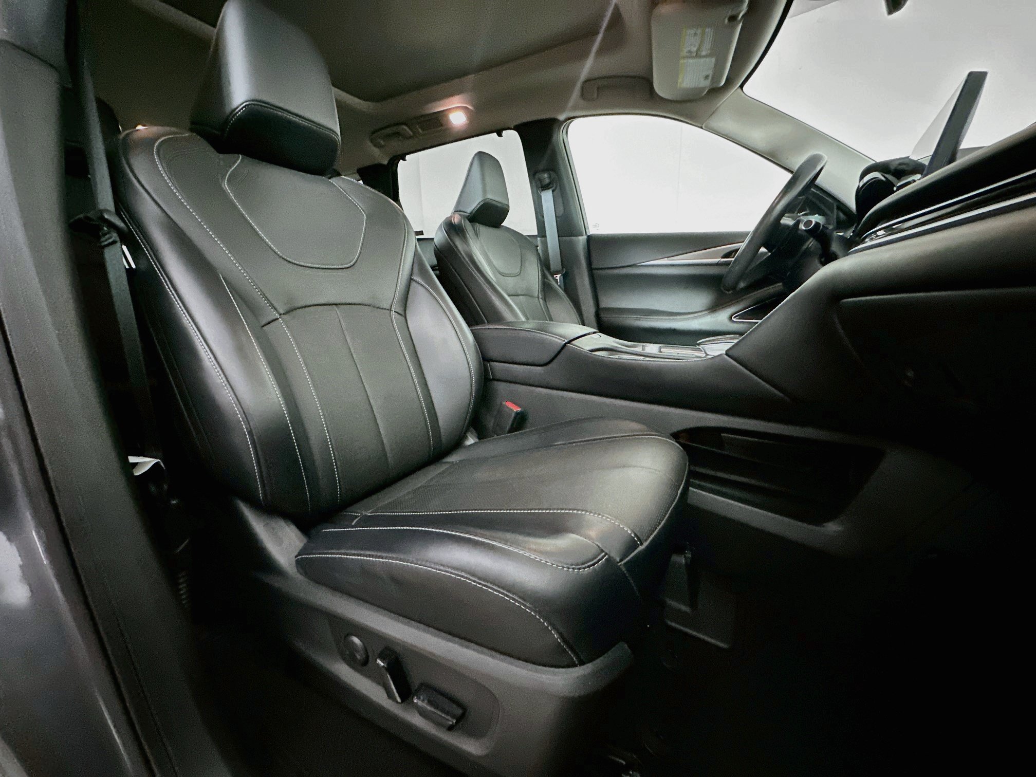 Used 2023 INFINITI QX60 Luxe w/ Performance Audio Package FWD image 35