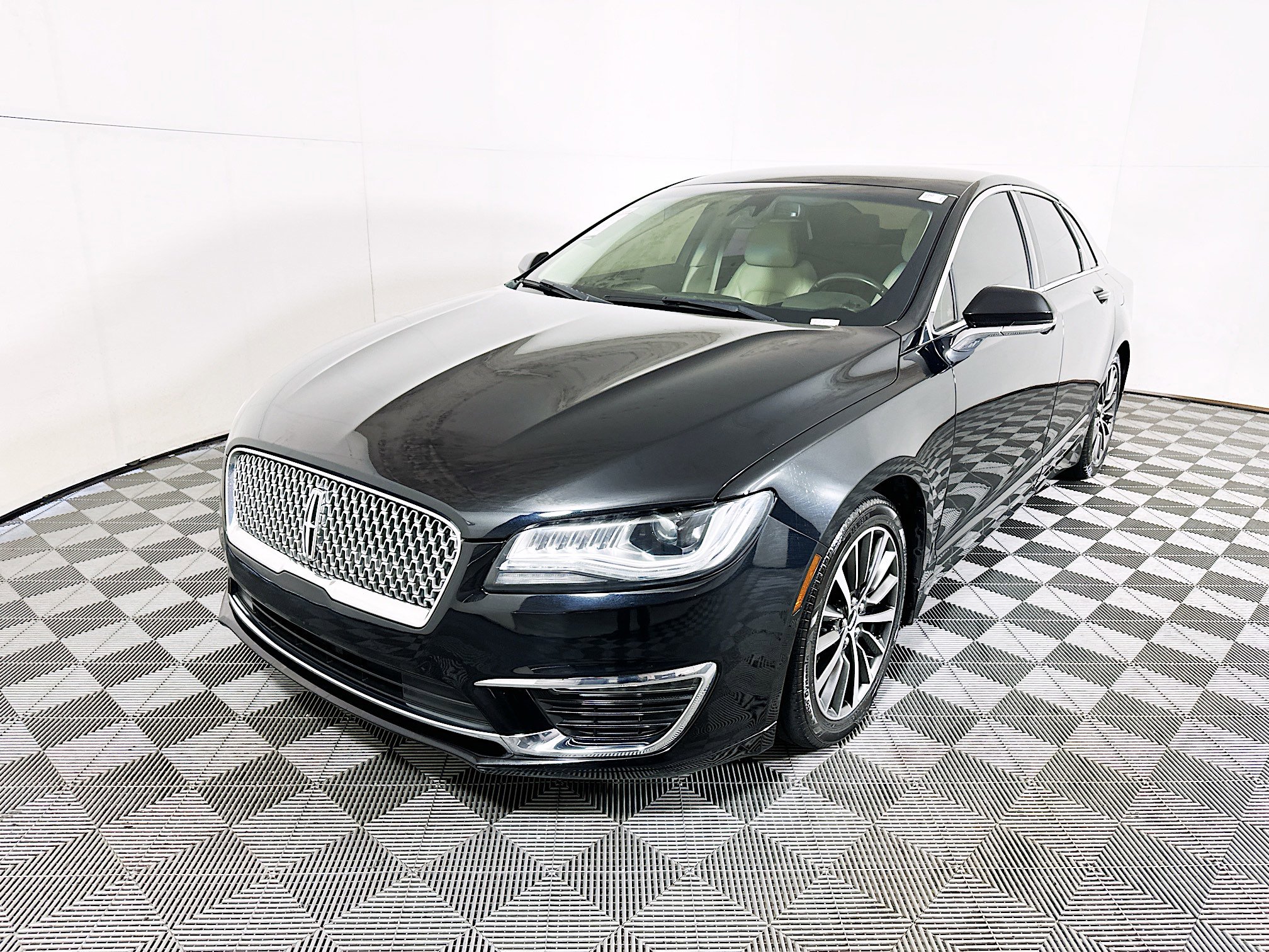 Used 2019 Lincoln MKZ Premiere image 7