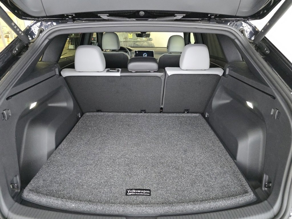 New 2024 Volkswagen Atlas Cross Sport SEL R-Line image 12