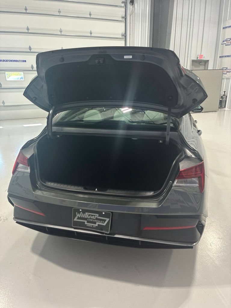 Used 2025 Hyundai Elantra Limited FWD image 29