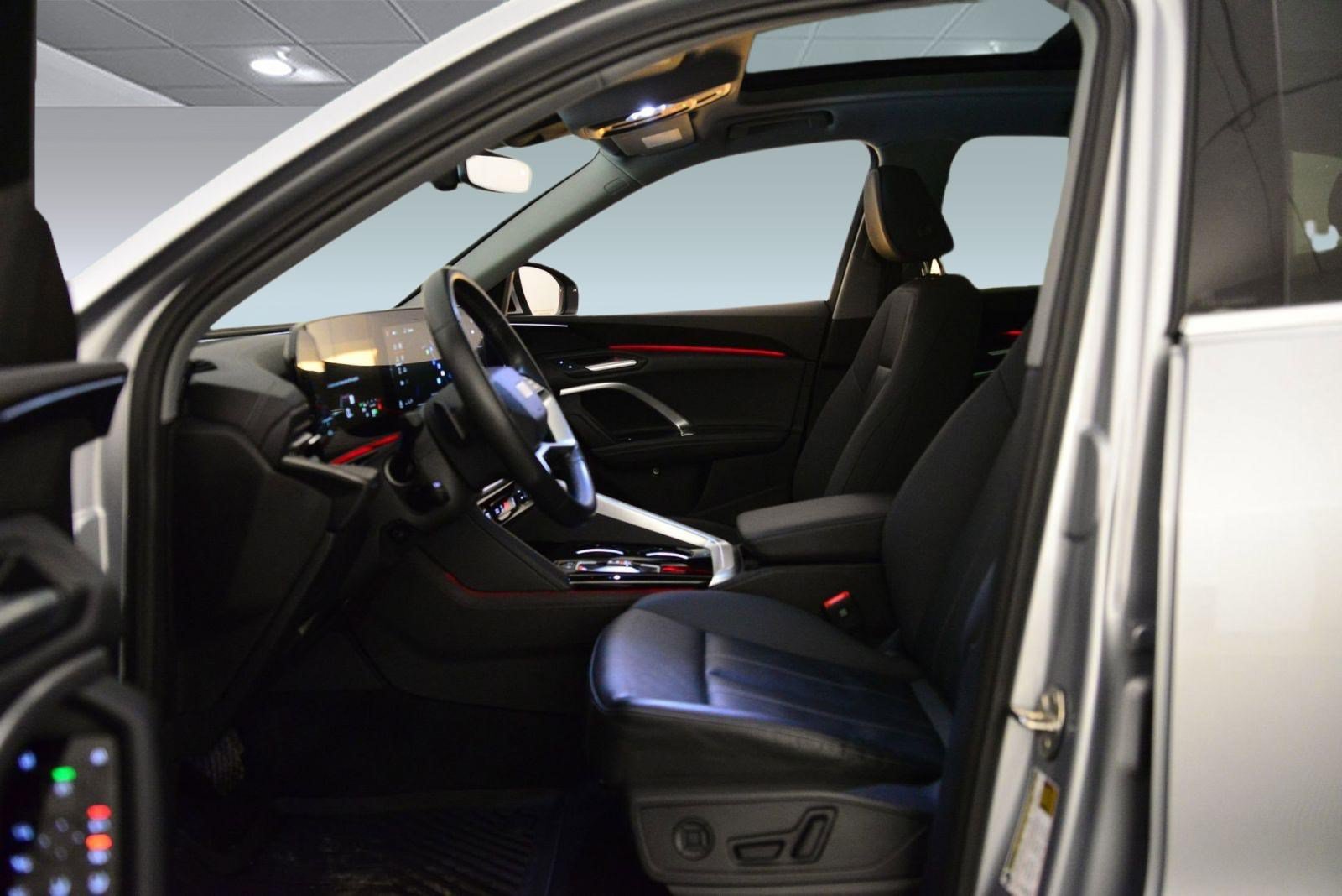 Used 2025 Audi Q5 Premium w/ Convenience Package AWD/4WD image 23