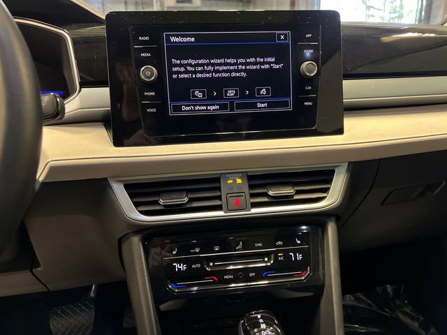 Certified 2025 Volkswagen Taos SE image 24