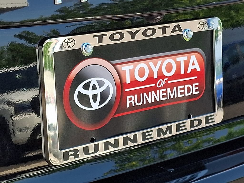 Used 2025 Toyota Camry LE FWD image 32