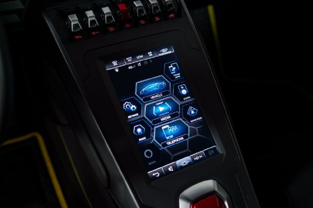 Used 2022 Lamborghini Huracan EVO RWD image 21
