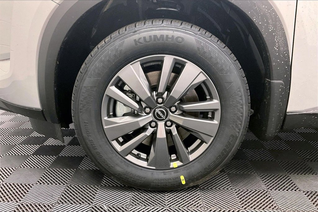 Certified 2025 Nissan Pathfinder SV image 8