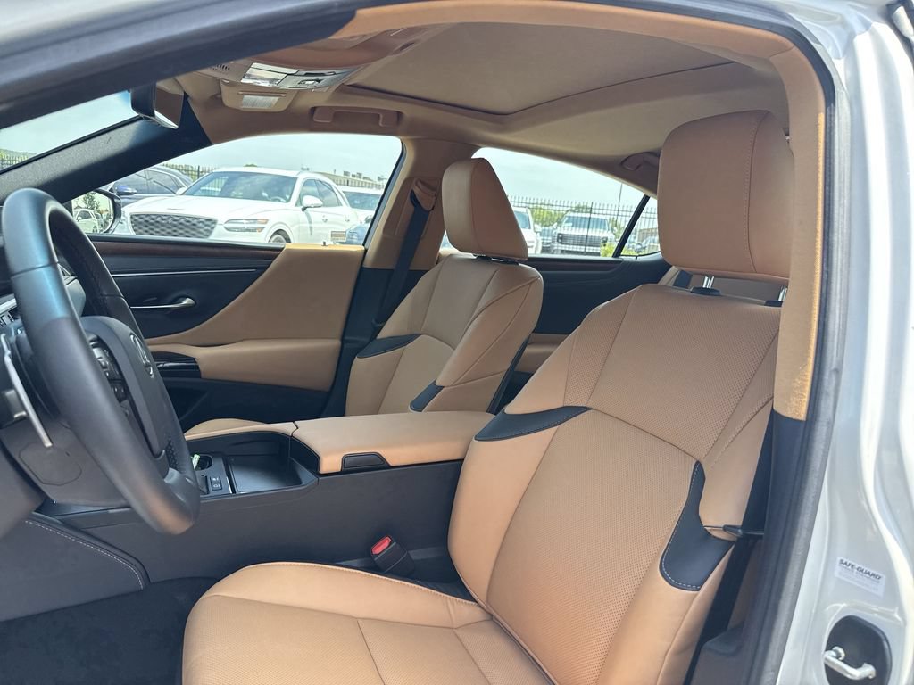 Used 2025 Lexus ES 300h w/ Premium Package FWD image 17