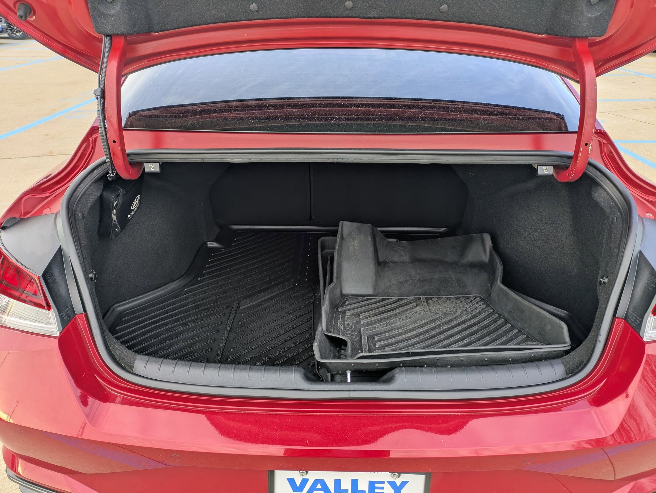 Used 2022 Hyundai Elantra Limited image 29