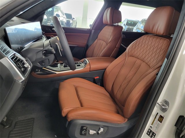 New 2026 BMW X7 M60i image 8