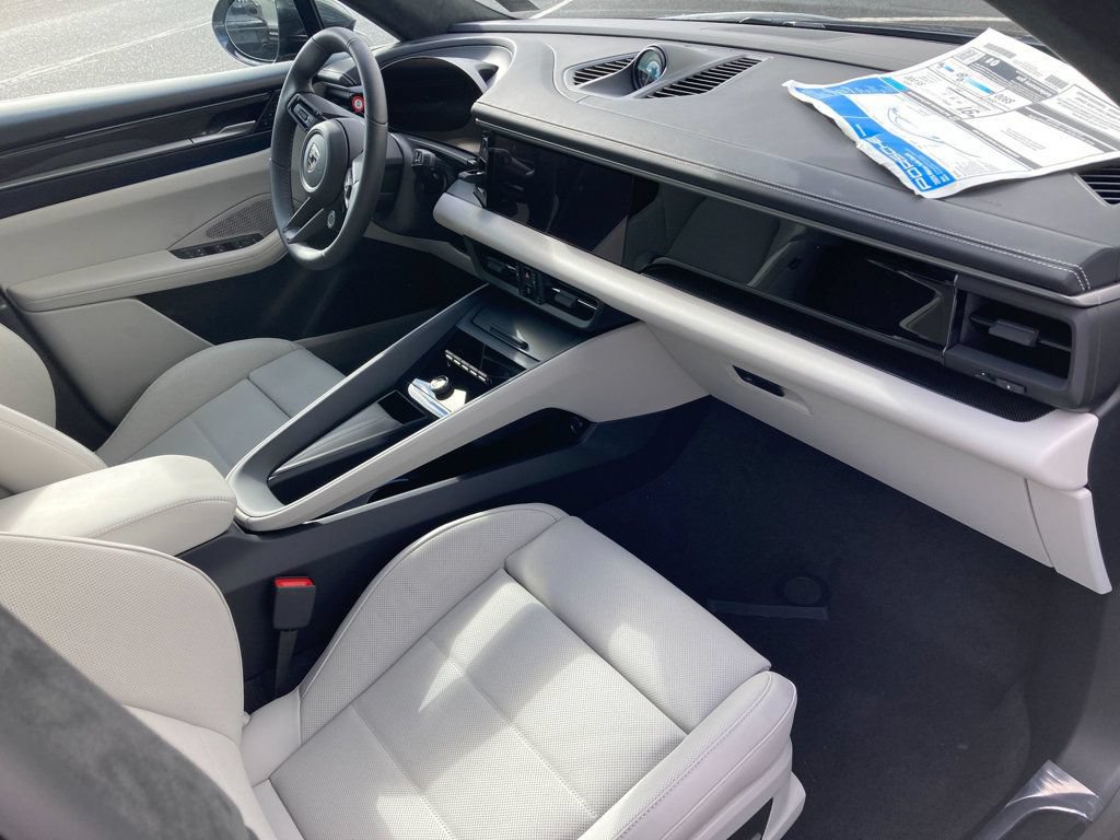 Used 2025 Porsche Macan Turbo Electric AWD/4WD image 20
