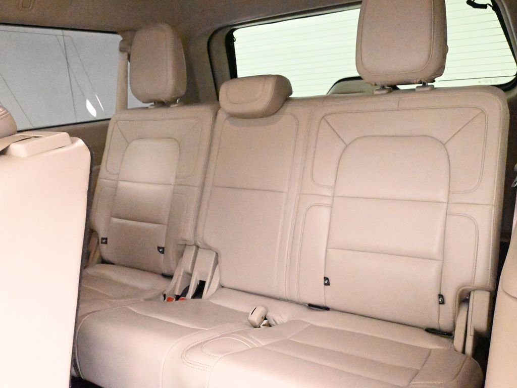 Used 2021 Lincoln Navigator L Reserve w/ Luxury Package image 17
