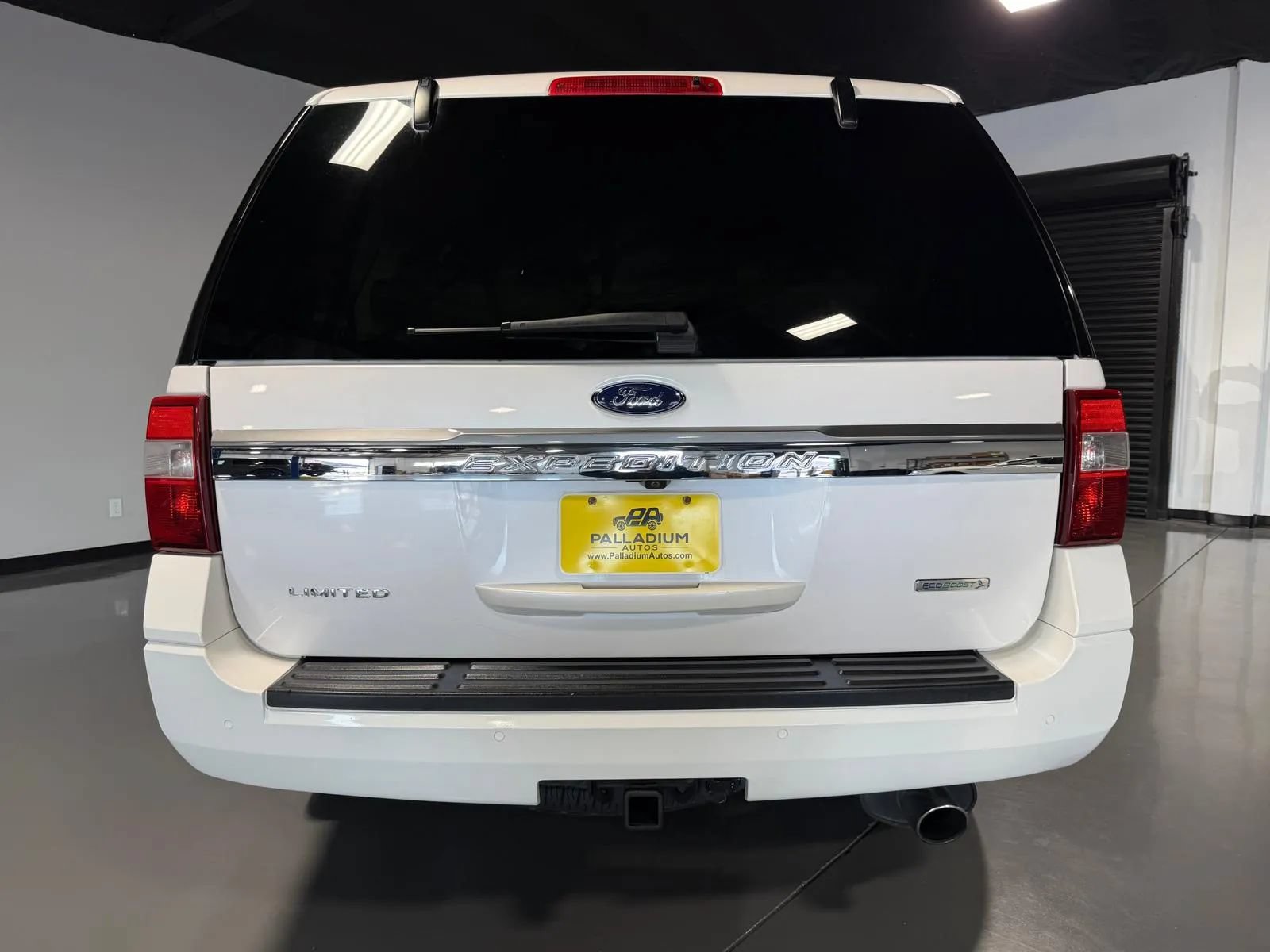 Used 2017 Ford Expedition Limited w/ Equipment Group 301A AWD/4WD image 5