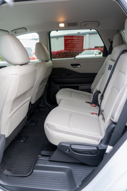 Certified 2025 Nissan Pathfinder SL image 15