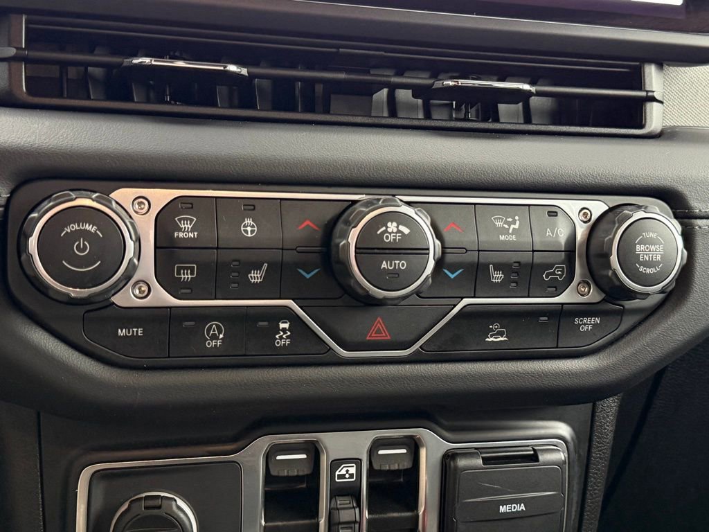 Certified 2024 Jeep Wrangler Sahara image 25