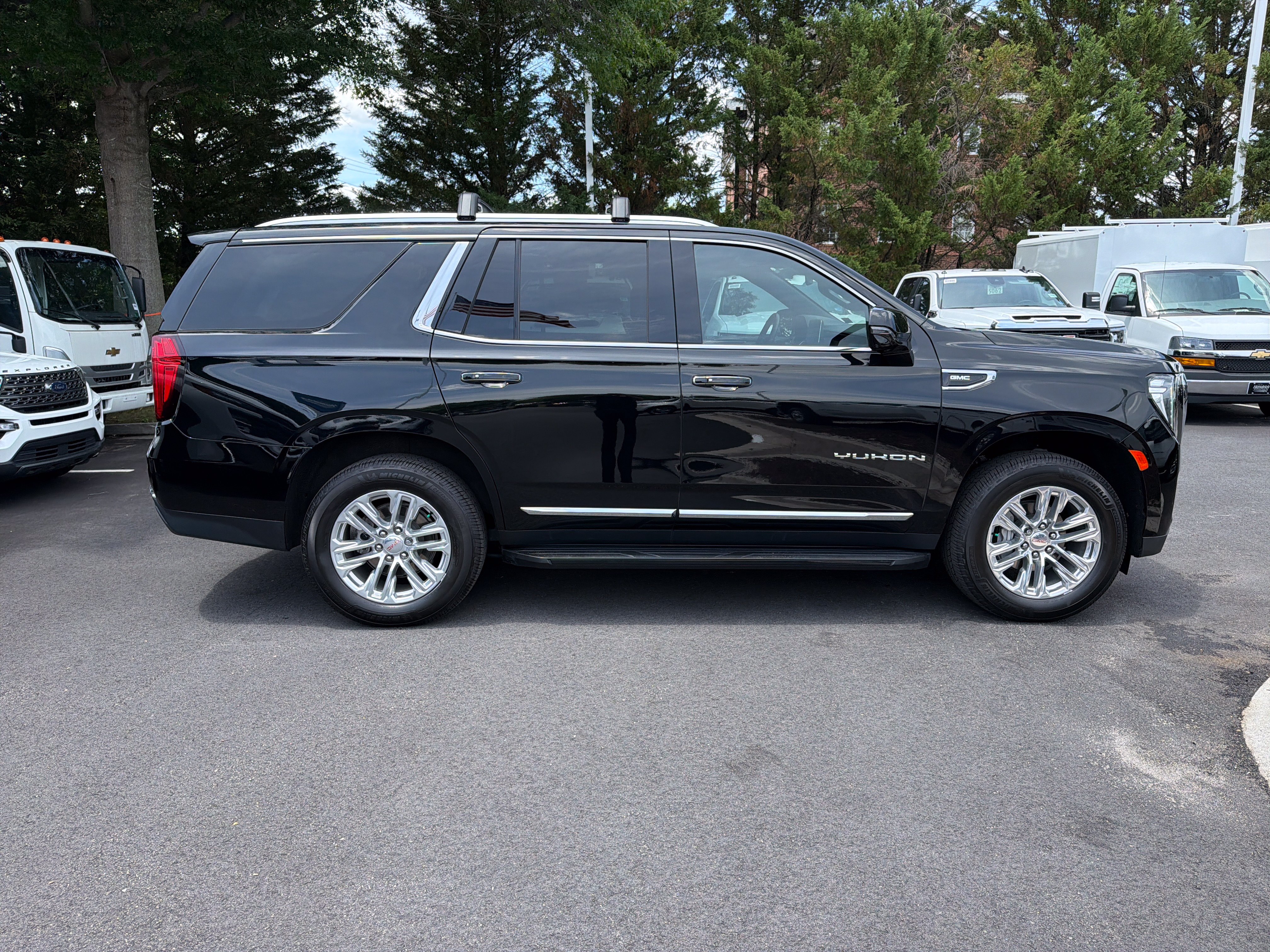 Used 2023 GMC Yukon SLT w/ SLT Luxury Package AWD/4WD image 11