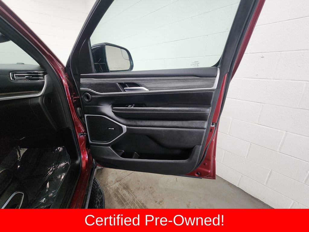 Certified 2024 Jeep Wagoneer Series II w/ Flexible Seating Group image 33