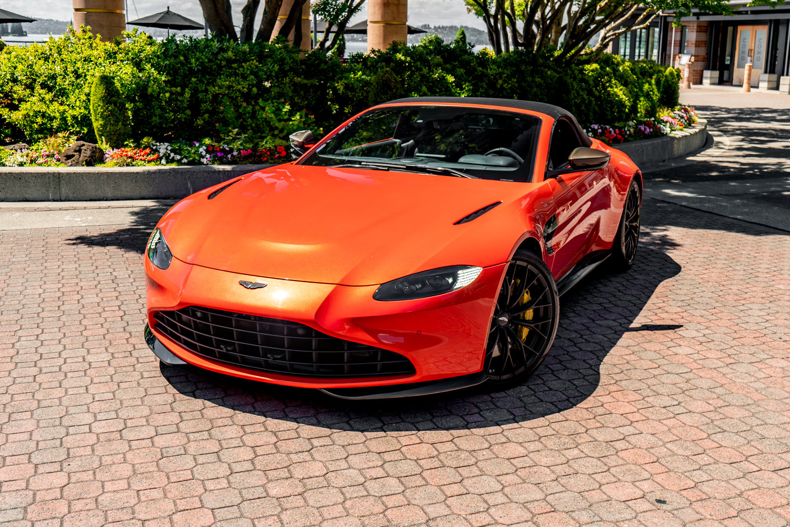Used 2023 Aston Martin V8 Vantage Roadster RWD image 33