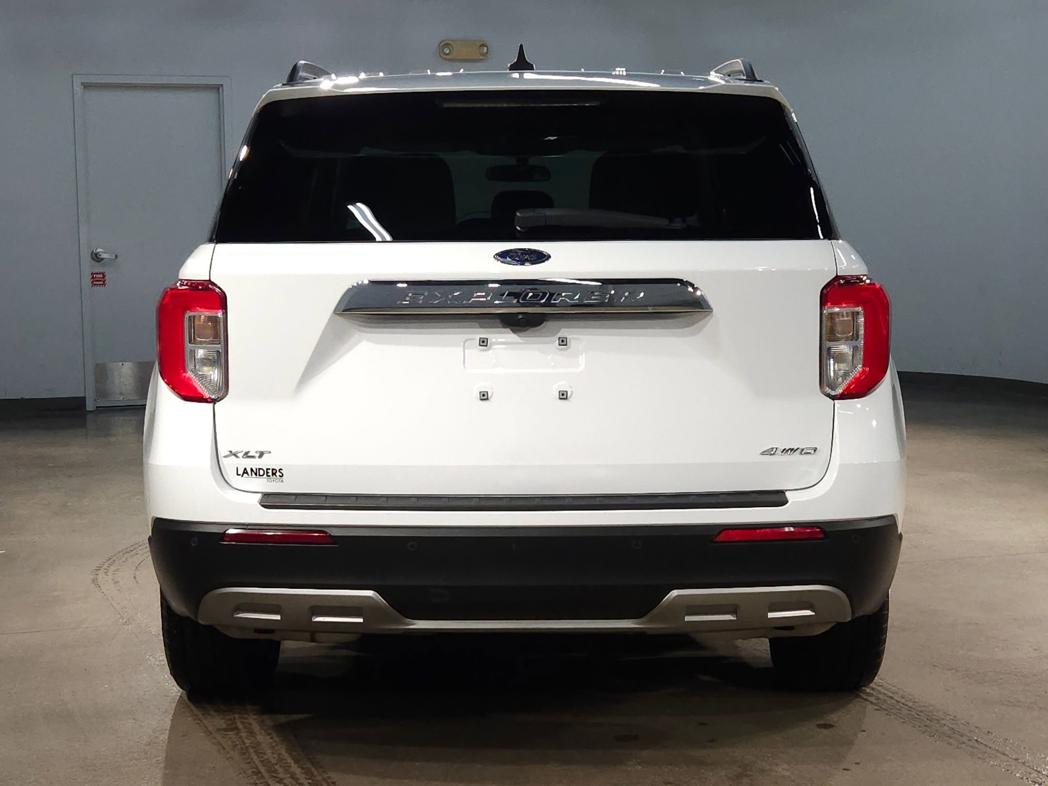 Used 2023 Ford Explorer XLT w/ Equipment Group 202A image 6