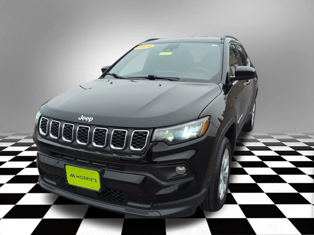 Used 2024 Jeep Compass Latitude image 3