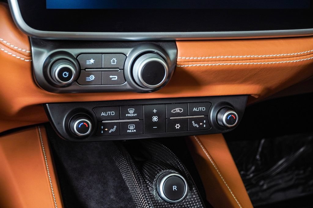 Used 2019 Ferrari Portofino RWD image 32