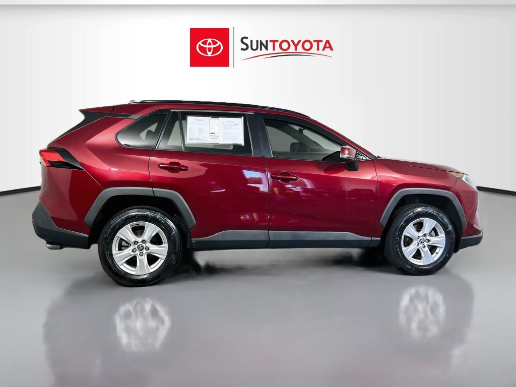 Used 2021 Toyota RAV4 XLE w/ Convenience Package FWD image 2
