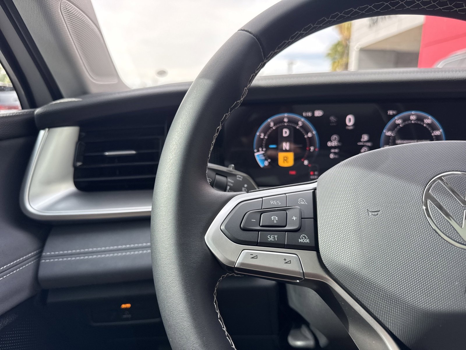 New 2026 Volkswagen Tiguan SE image 32