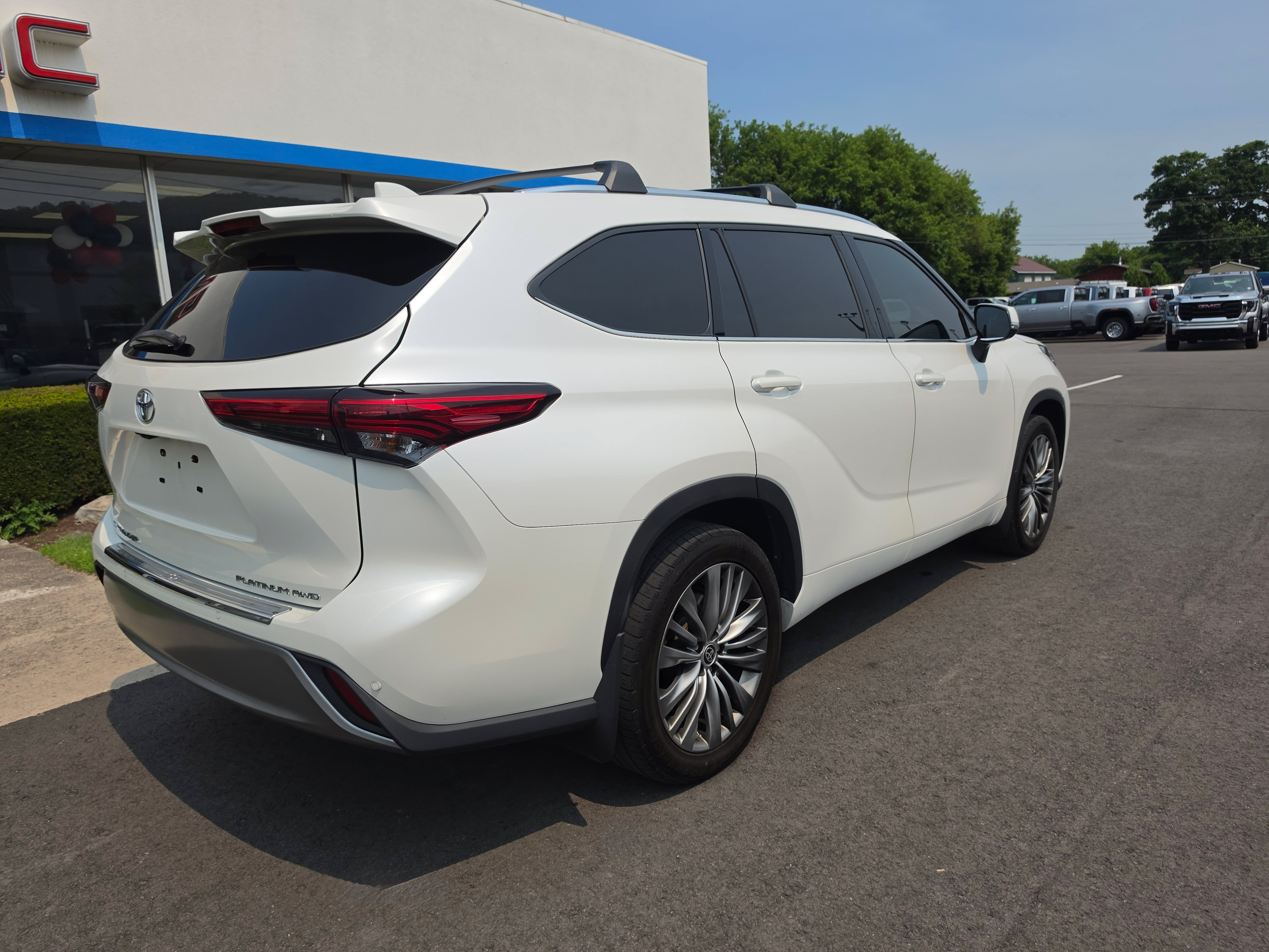 Used 2021 Toyota Highlander Platinum AWD/4WD image 3