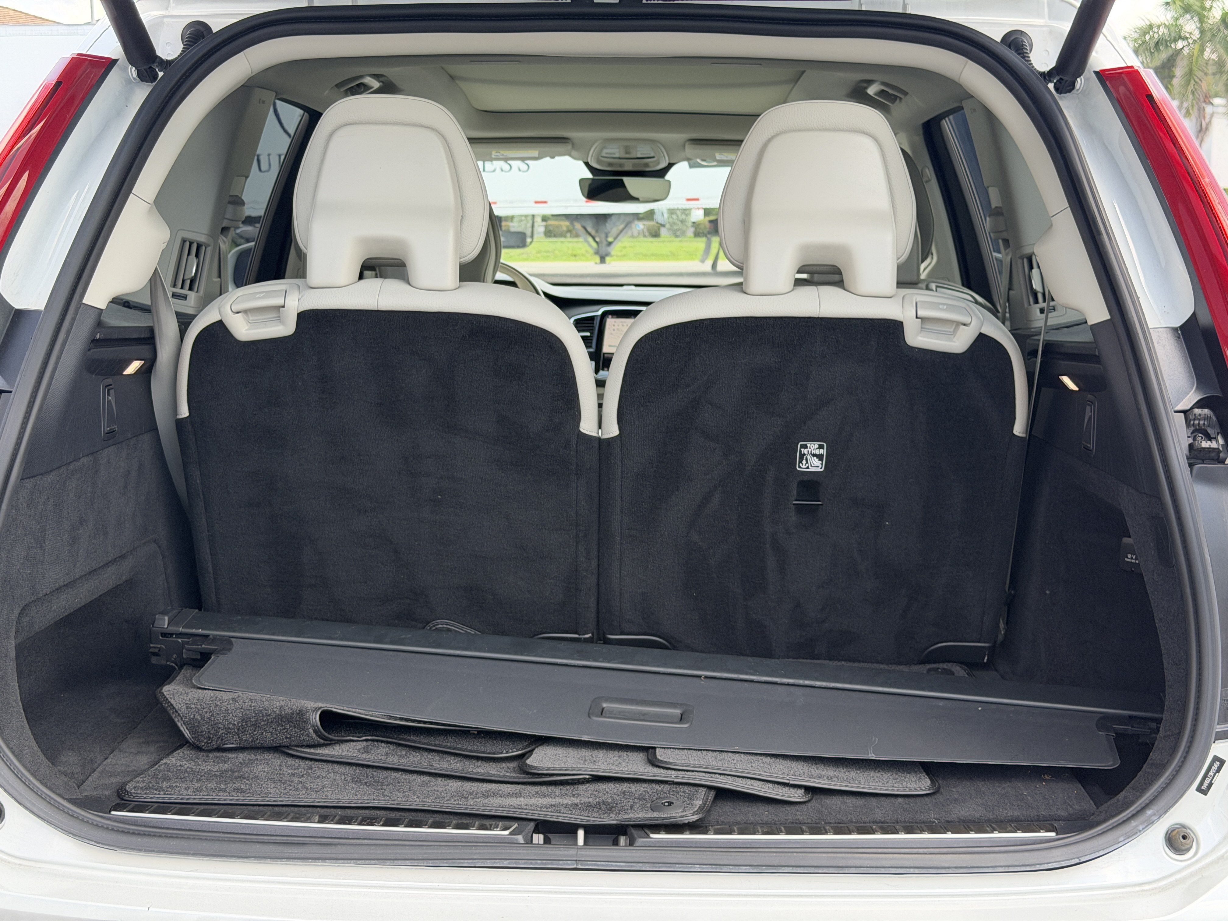 Certified 2024 Volvo XC90 T8 Plus AWD/4WD image 10