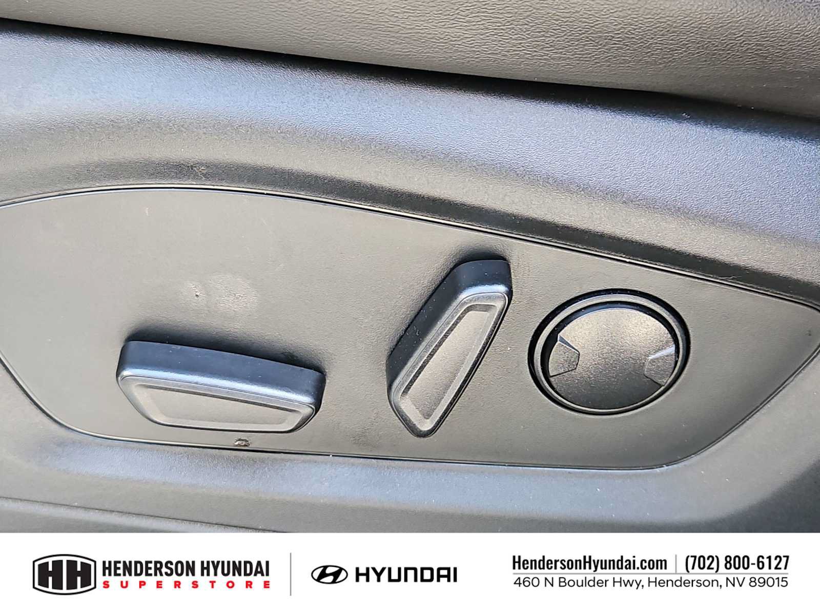 Used 2023 Ford Explorer XLT w/ Equipment Group 202A RWD image 17