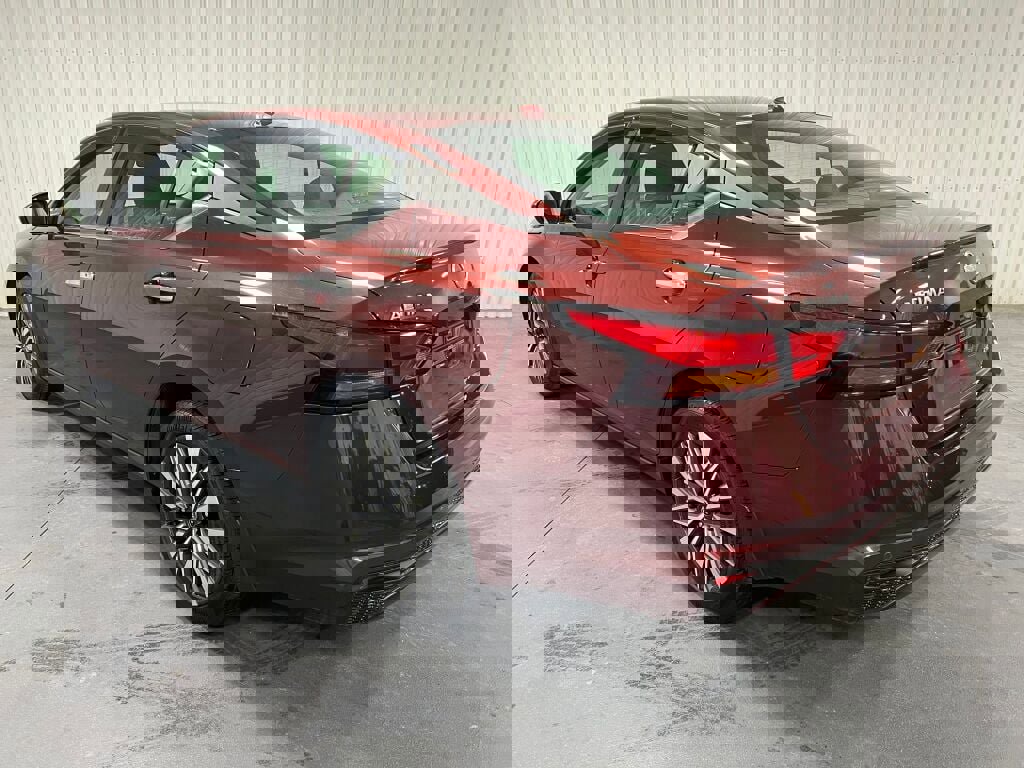 Used 2024 Nissan Altima 2.5 SV image 13