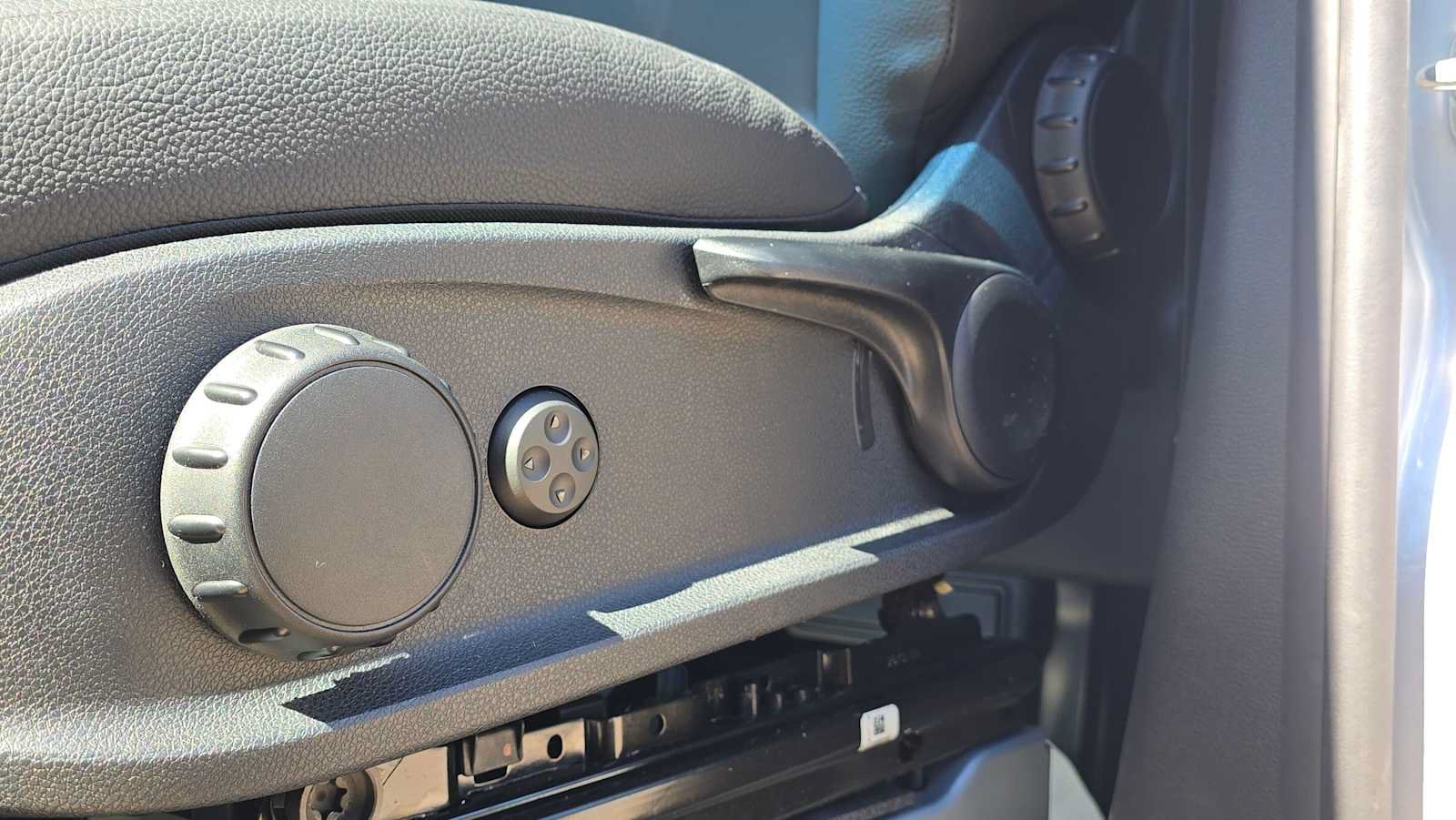 Used 2025 Mercedes-Benz Sprinter 2500 image 26