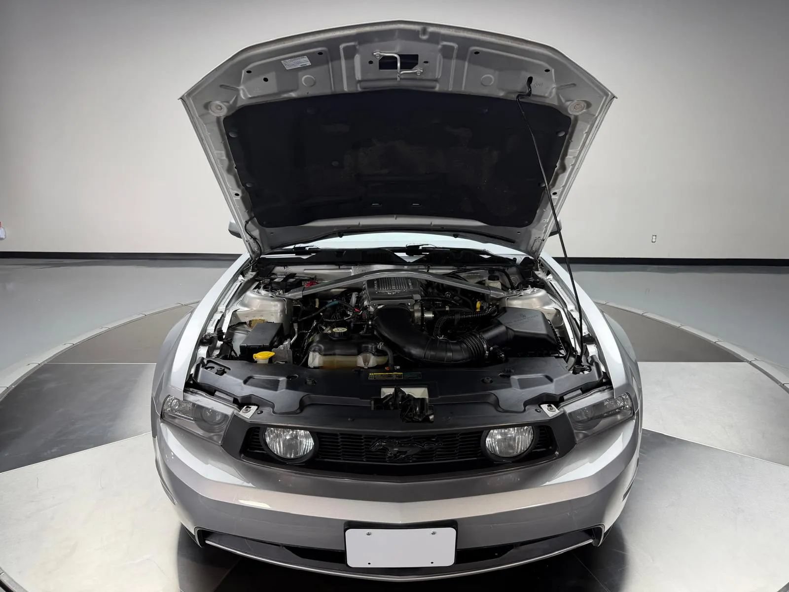 Used 2010 Ford Mustang GT RWD image 10