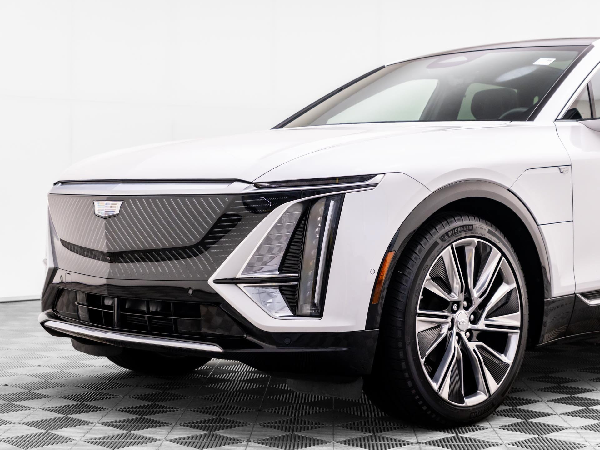 Certified 2025 Cadillac Lyriq Luxury w/ LPO, Floor Liner Package AWD/4WD image 41