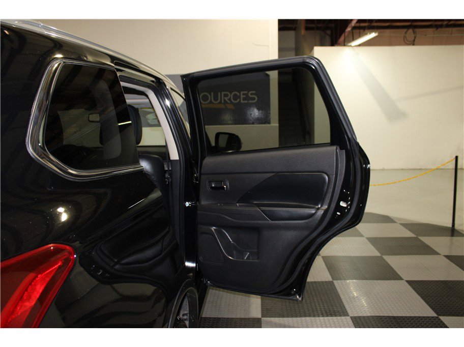 Used 2020 Mitsubishi Outlander ES image 22