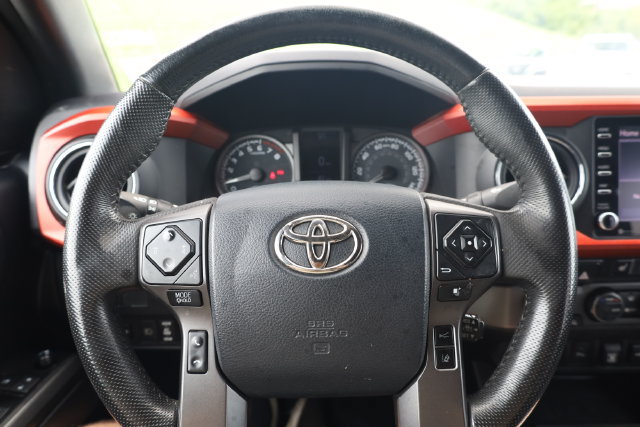 Used 2020 Toyota Tacoma TRD Off-Road w/ TRD Premium Off Road Package AWD/4WD image 13