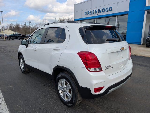 Used 2022 Chevrolet Trax LT w/ LT Convenience Package image 3