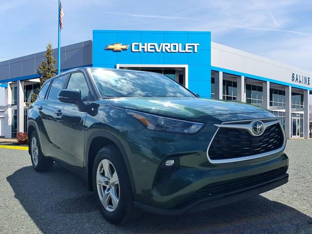 Used 2024 Toyota Highlander LE image 1