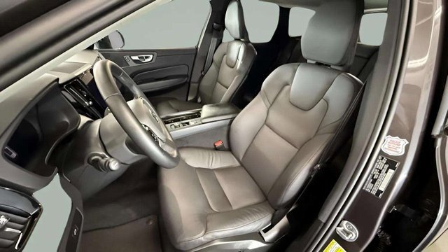 Used 2025 Volvo XC60 B5 Plus image 21