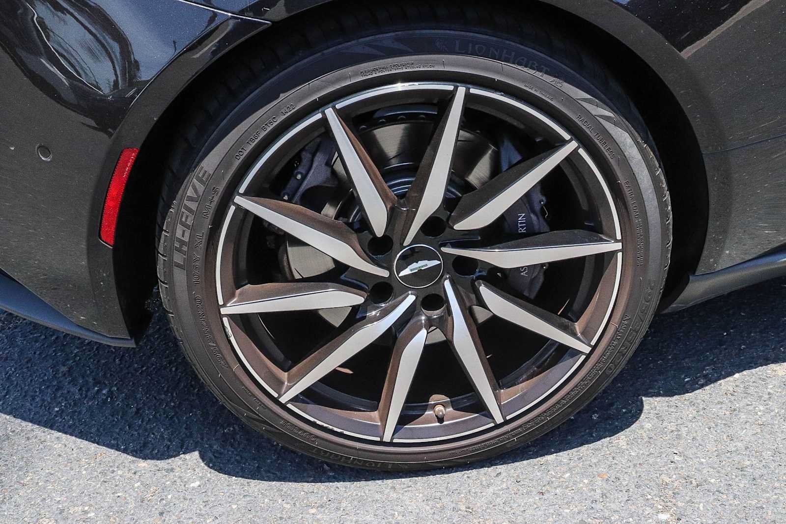 Used 2020 Aston Martin DB11 Coupe RWD image 14