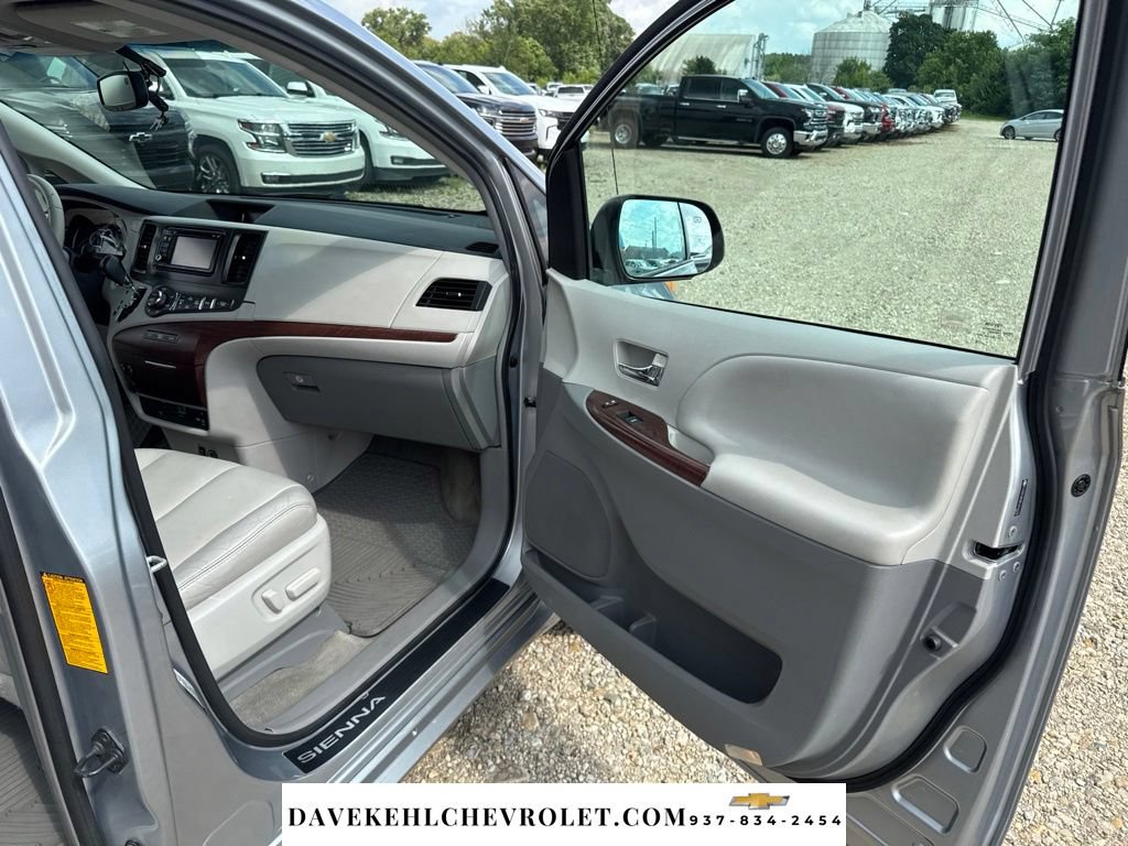 Used 2014 Toyota Sienna XLE w/ Entertainment Package FWD image 27