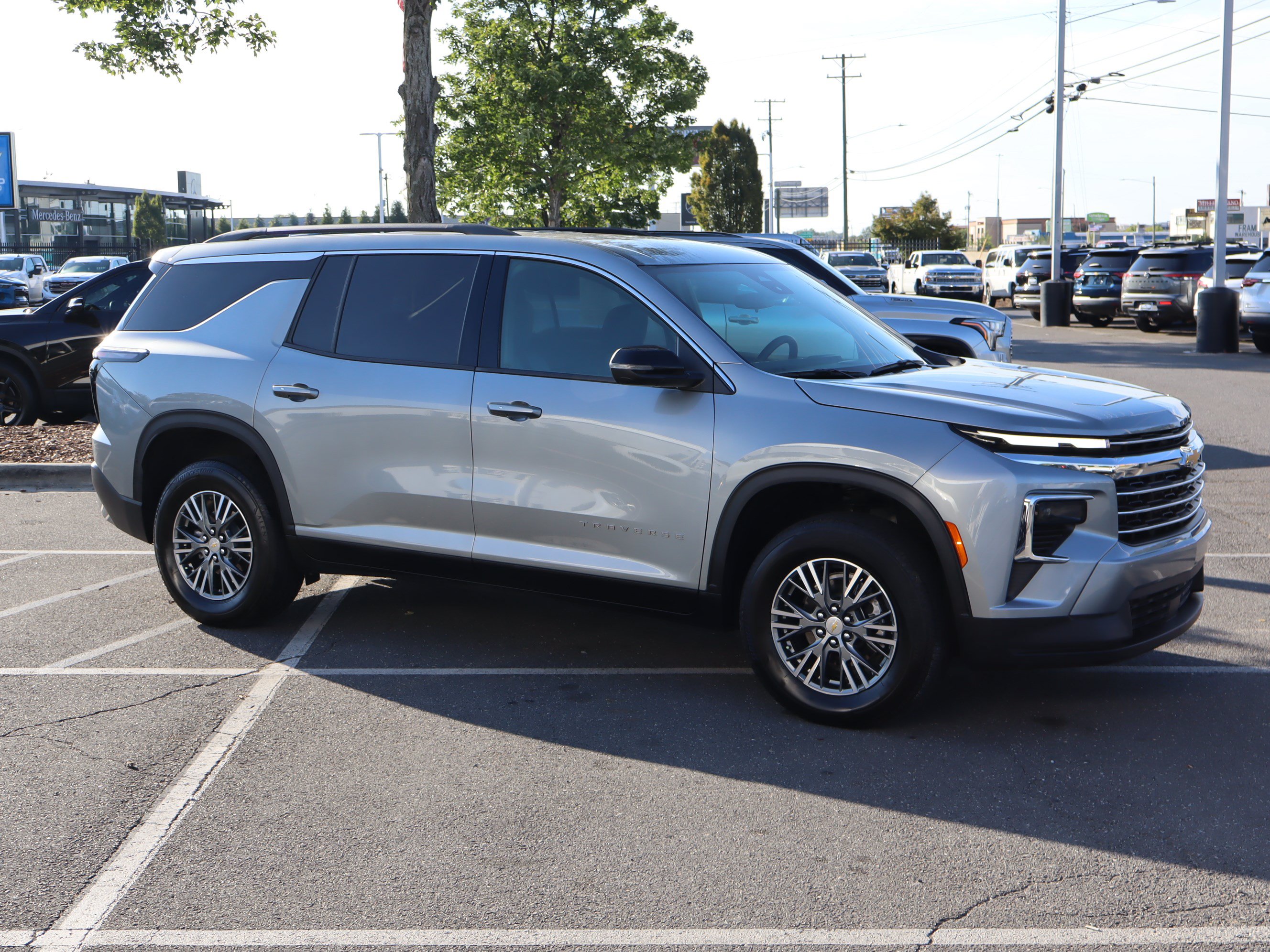 Used 2025 Chevrolet Traverse LT FWD video 2