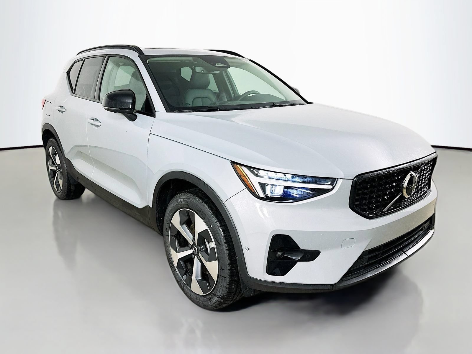New 2026 Volvo XC40 B5 Plus w/ Protection Package Premier AWD/4WD image 3